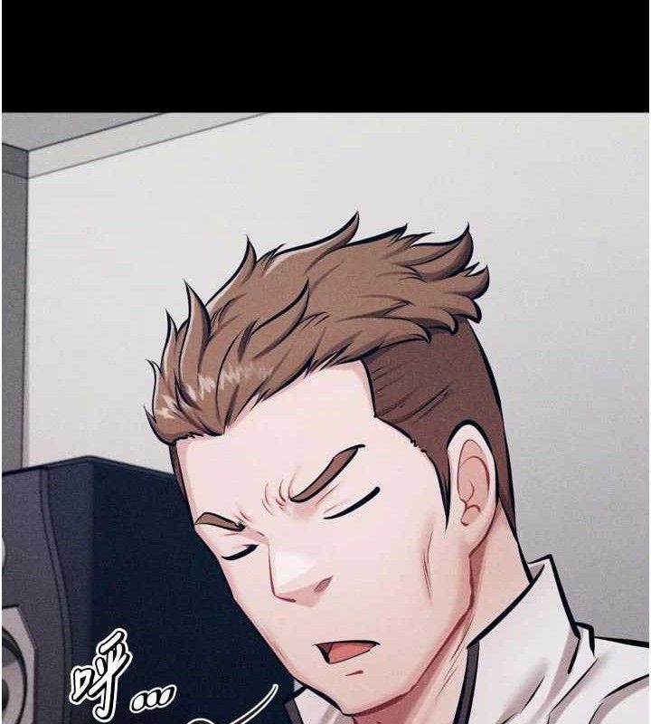 选手村:母猪调教第40話-同時插入兩個洞…